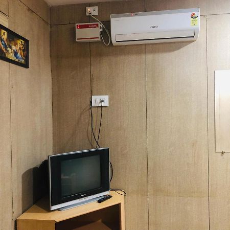 C M Hotel Dharmapuri Eksteriør bilde