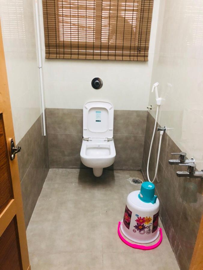 C M Hotel Dharmapuri Eksteriør bilde