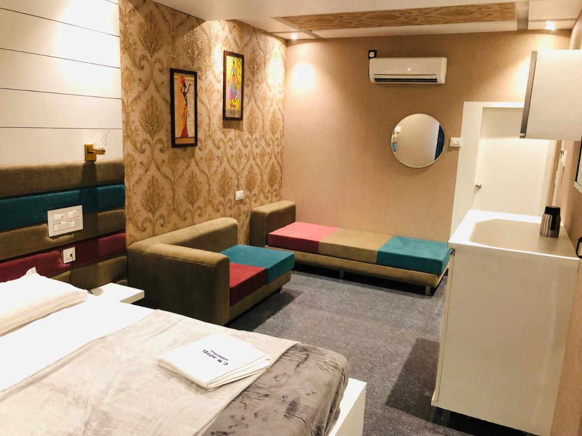 C M Hotel Dharmapuri Eksteriør bilde