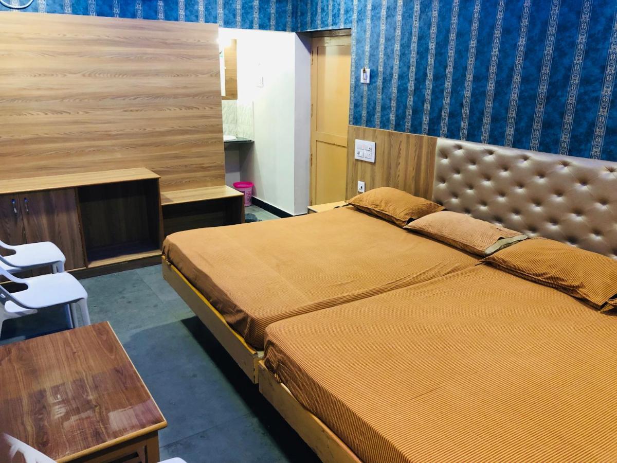 C M Hotel Dharmapuri Eksteriør bilde