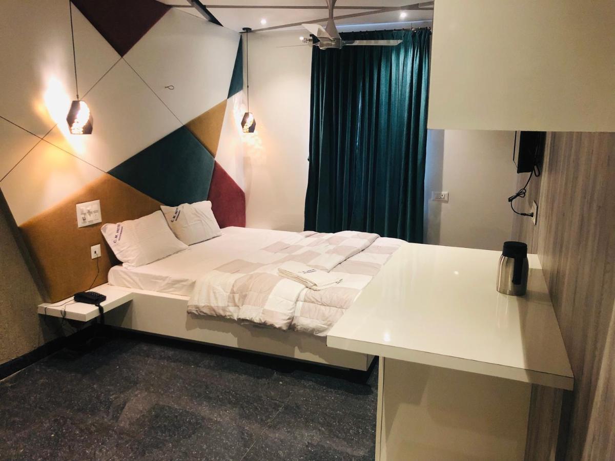 C M Hotel Dharmapuri Eksteriør bilde