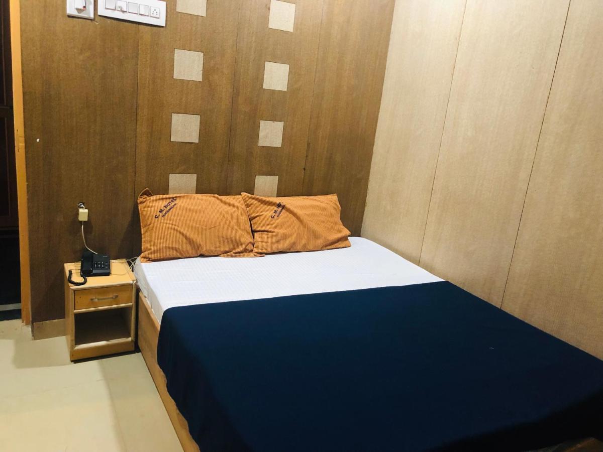 C M Hotel Dharmapuri Eksteriør bilde